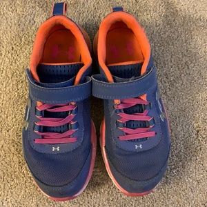 Girls UNDER ARMOUR athletic shoes. Size 1y.